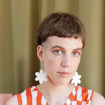 Ceramic Flowerburst Earrings: Pebble