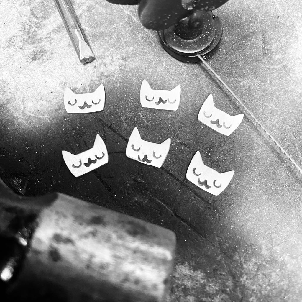 Moggy Cat Studs